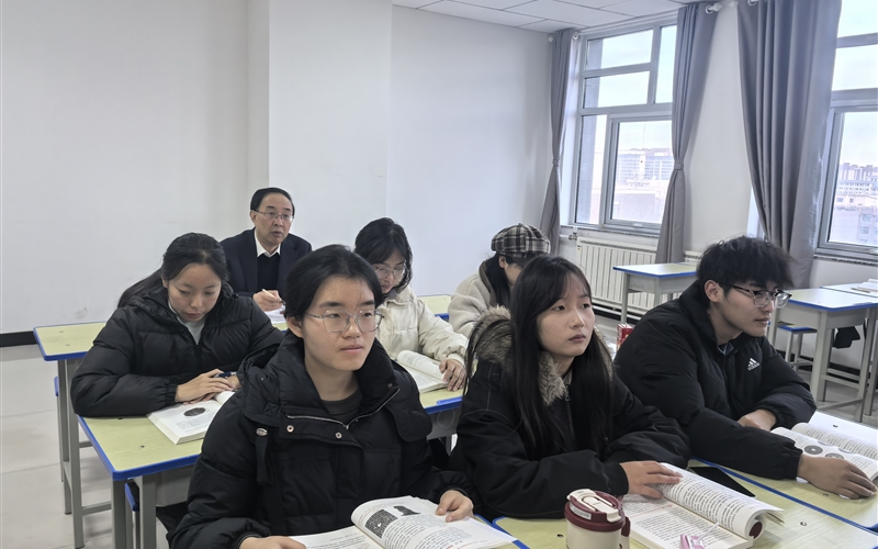 校領(lǐng)導(dǎo)深入課堂聽評思政課 推動思政課教學提質(zhì)增效