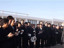 能源工程系師生走進光伏發(fā)電企業(yè)一線觀摩學(xué)習(xí)